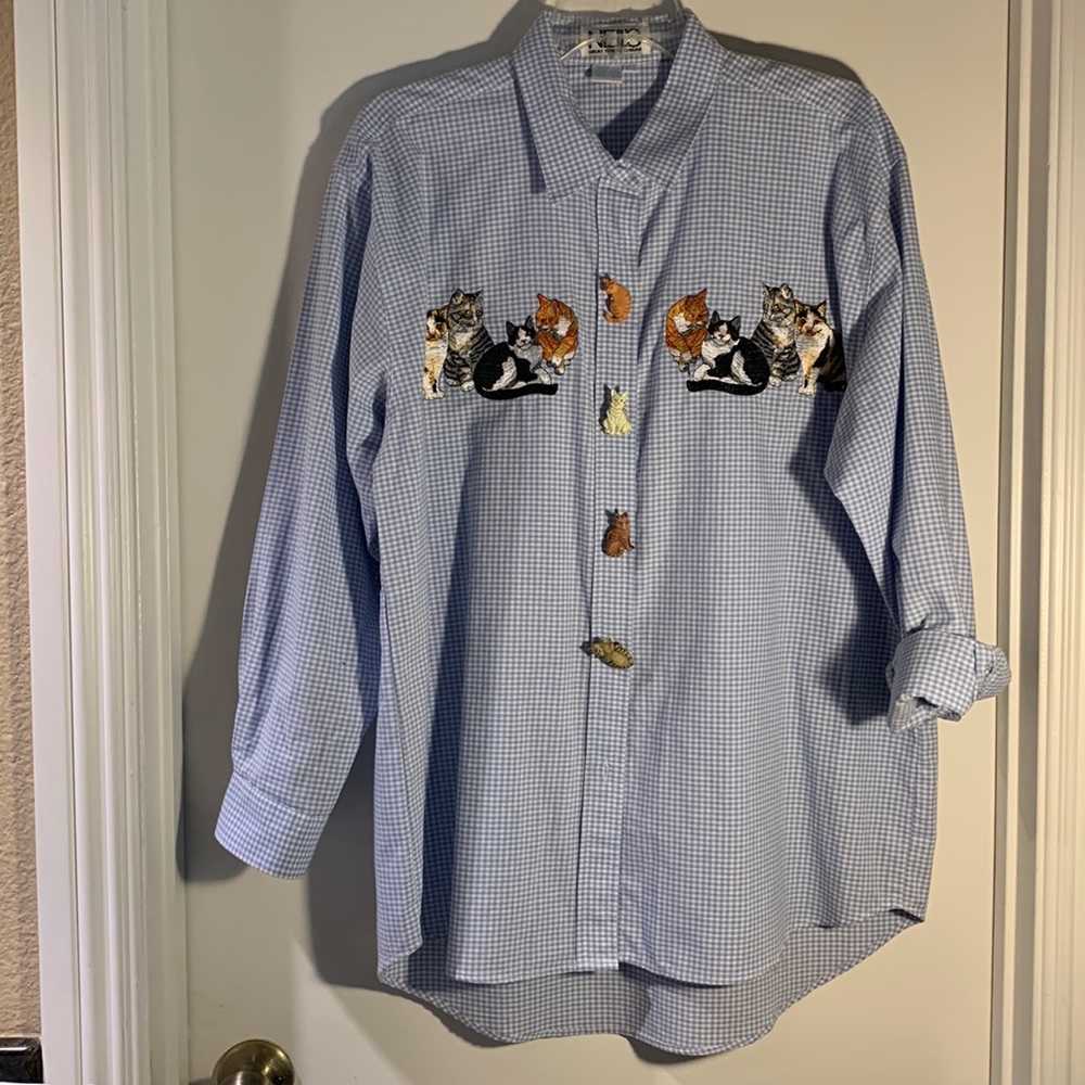 NEIL’S Unique soft blue & white check long -sleeve shirt w/delightful cat motif